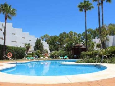 Wohnung mit Pool zum Verkauf in Urb Las Adelfas de Guadalmina Baja