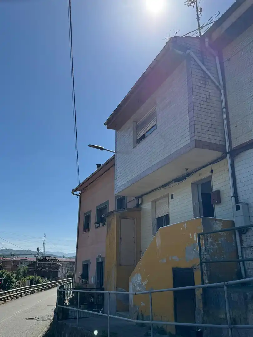 Vista exterior de Casa adosada en venda en Langreo amb Traster i Moblat