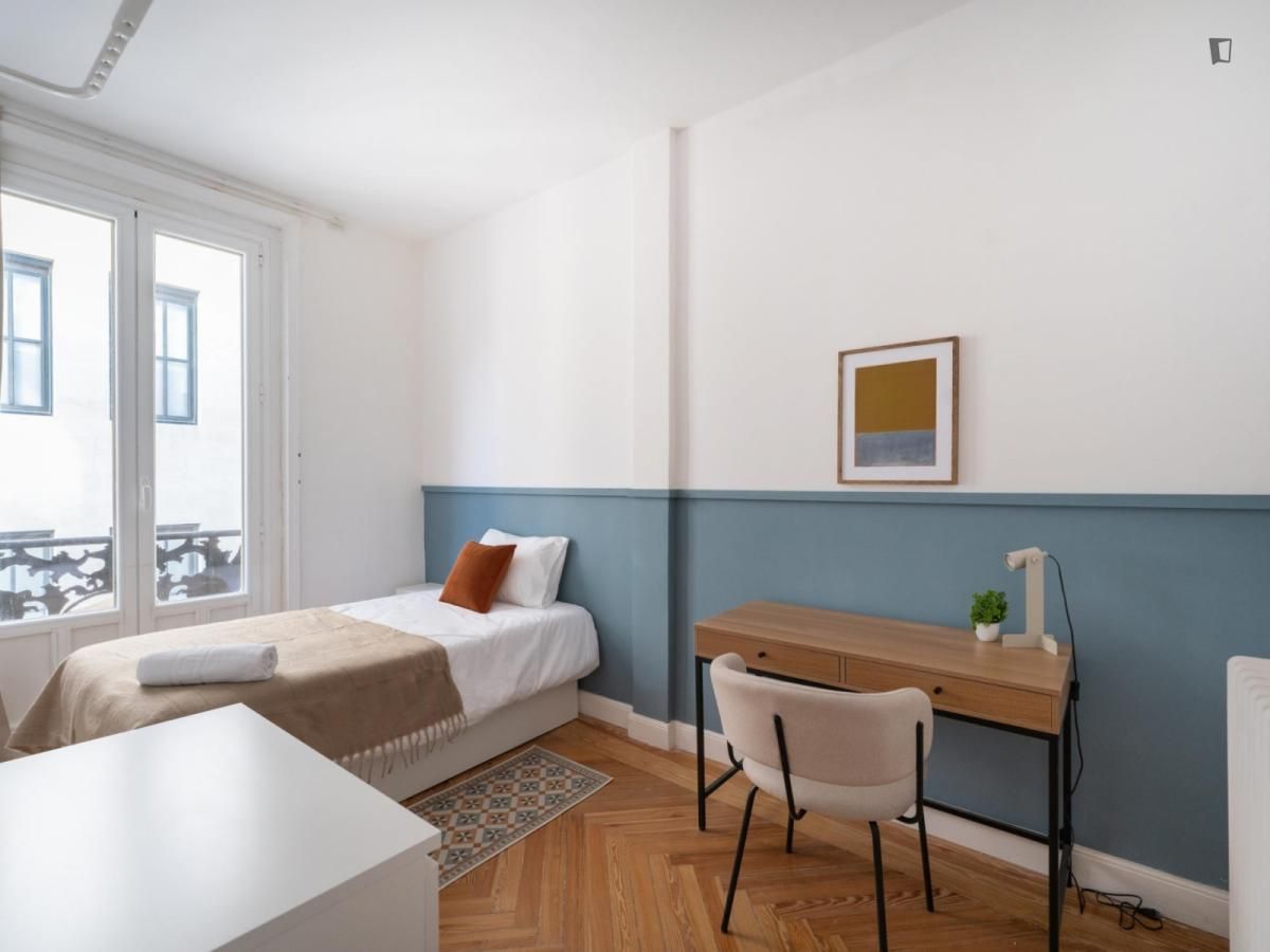 Dormitori de Apartament per a compartir en  Madrid Capital amb Aire condicionat, Calefacció i Moblat