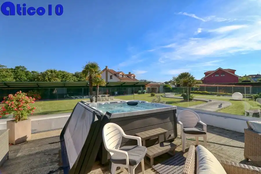 Vista exterior de Casa o chalet en venta en Gijón  con Calefacción, Jardín privado y Parquet