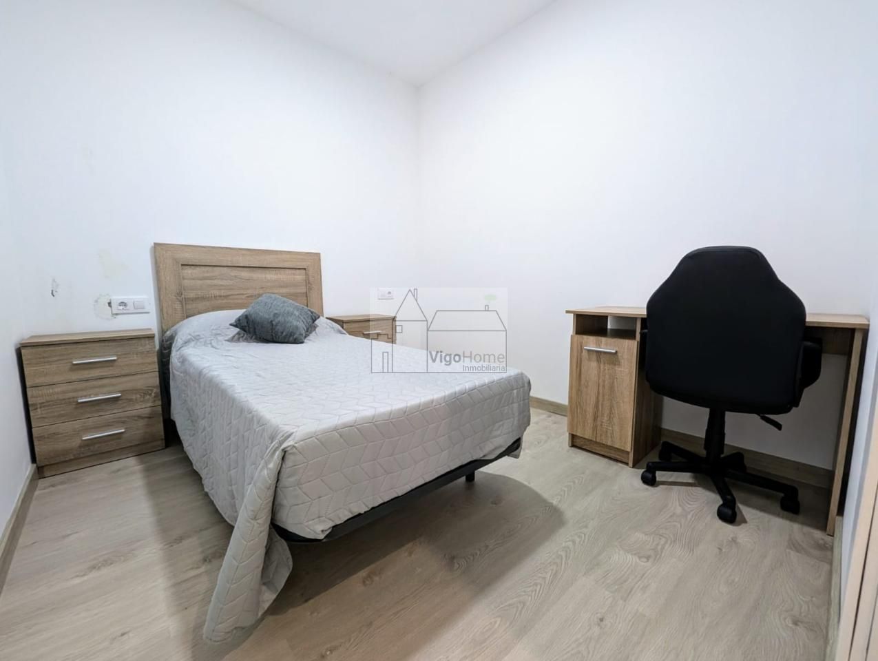 Bedroom of Flat to share in Vigo   with Heating, Terrace and Storage room