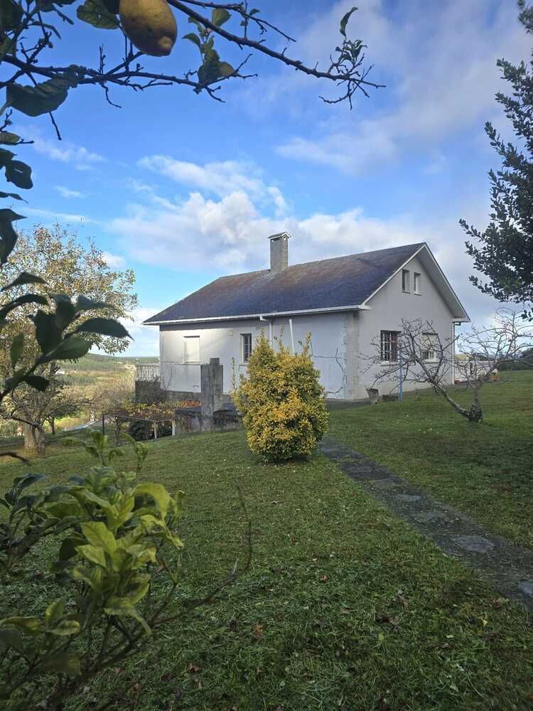 Vista exterior de Casa o xalet en venda en Valdoviño amb Calefacció, Jardí privat i Terrassa