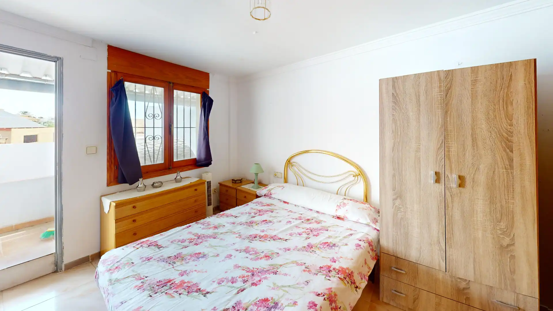 Dormitori de Casa o xalet en venda en Alicante / Alacant amb Aire condicionat, Terrassa i Traster