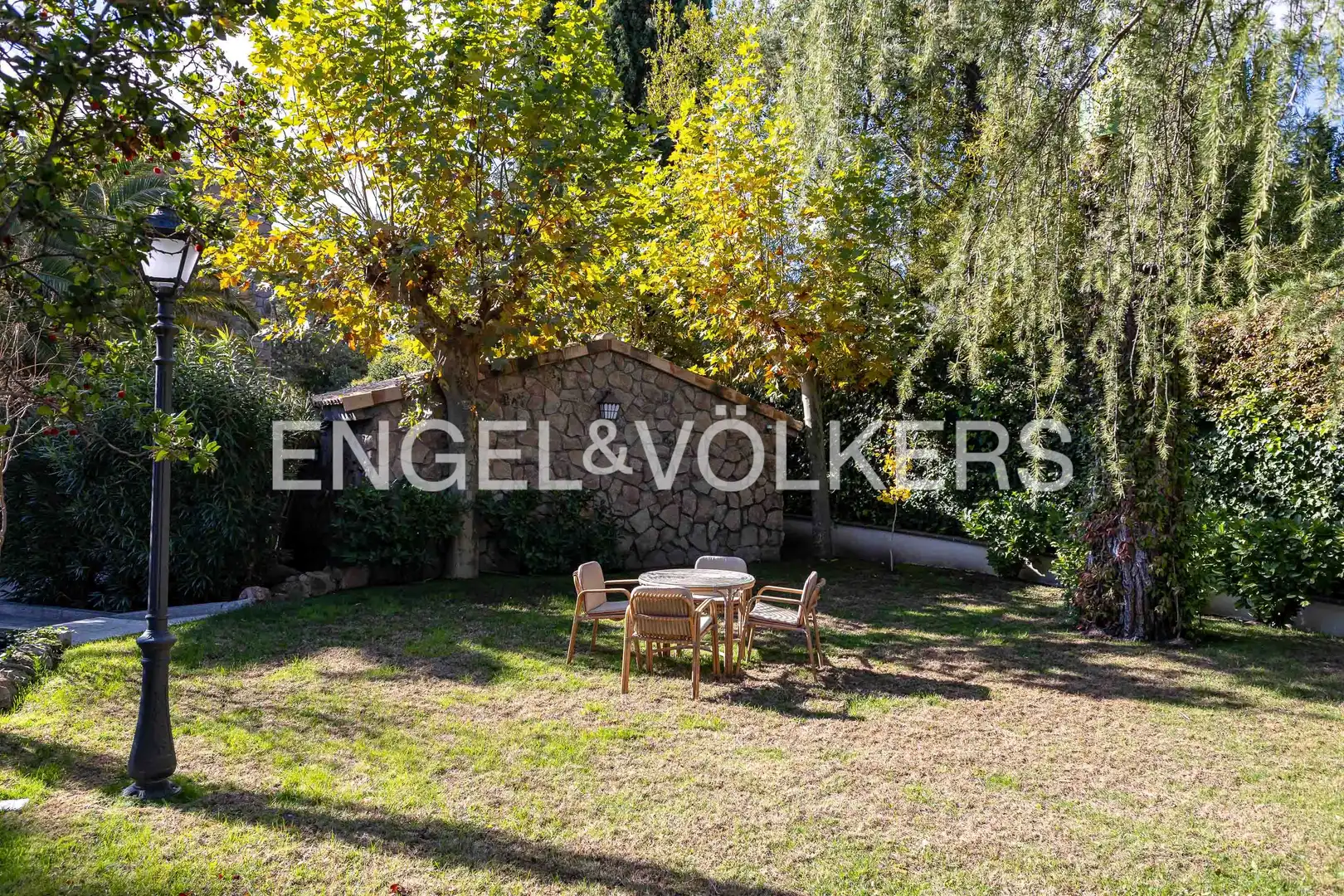Jardí de Casa o xalet de lloguer en Madrid amb Aire condicionat, Calefacció i Jardí privat