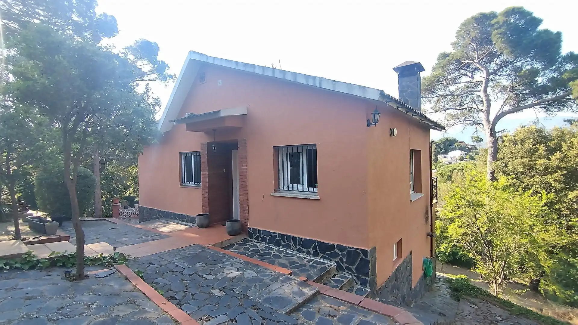 Außenansicht von Haus oder Chalet zum Verkauf in Santa Maria de Palautordera mit Heizung und Balkon