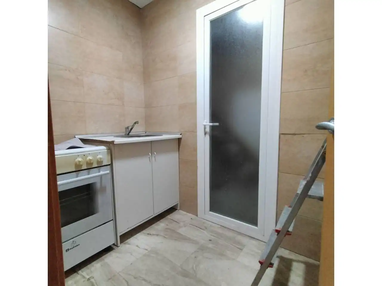 Cuina de Local de lloguer en Terrassa amb Aire condicionat