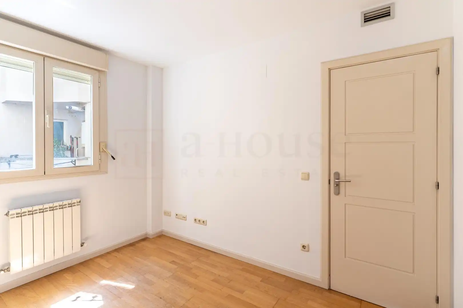 Schlafzimmer von Wohnung zum Verkauf in Madrid mit Klimaanlage, Heizung und Privatgarten