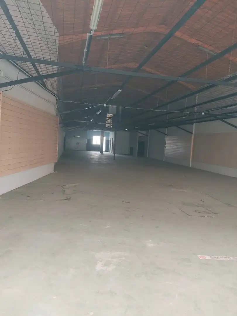 Nave industrial en venta en Avenida Presidente Juan Carlos Rodríguez Ibarra, imagen 2