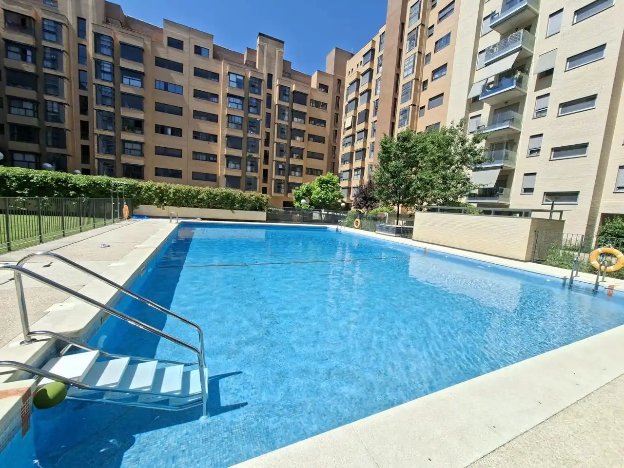 Swimming pool of Flat for sale in Madrid  with Air Conditioner, Heating and Terrace