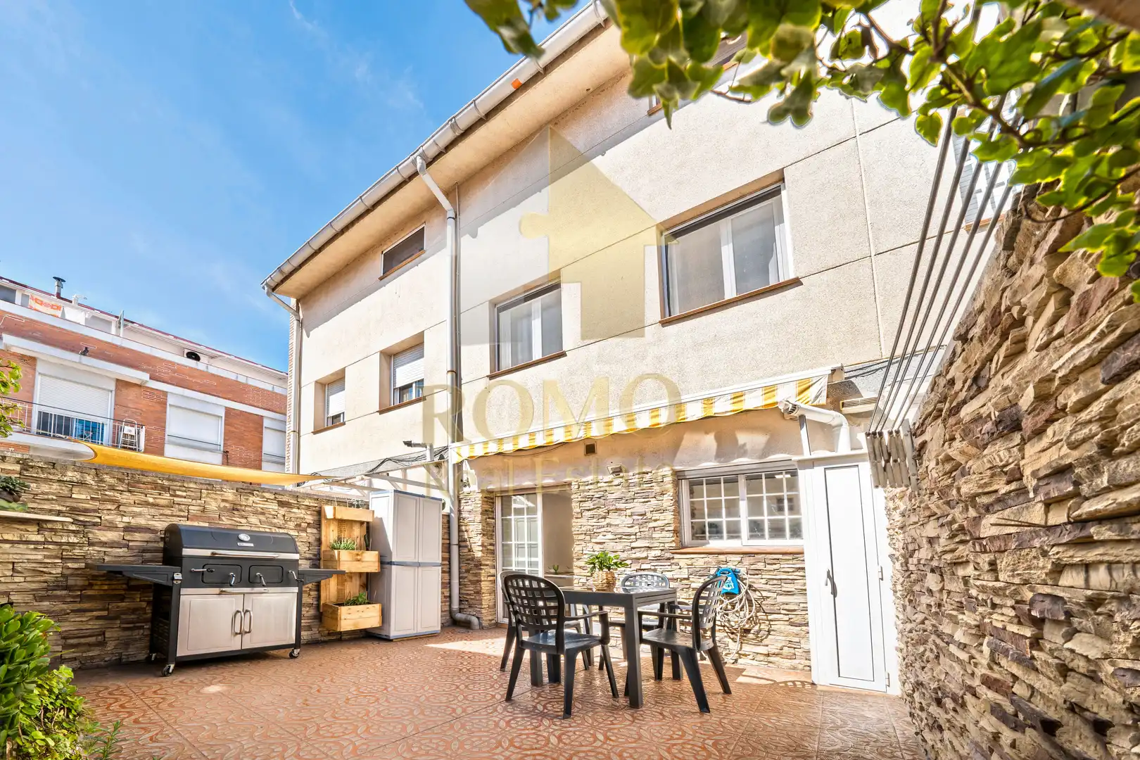 Casa adosada en venta en Plaça Ponent, La Llagosta