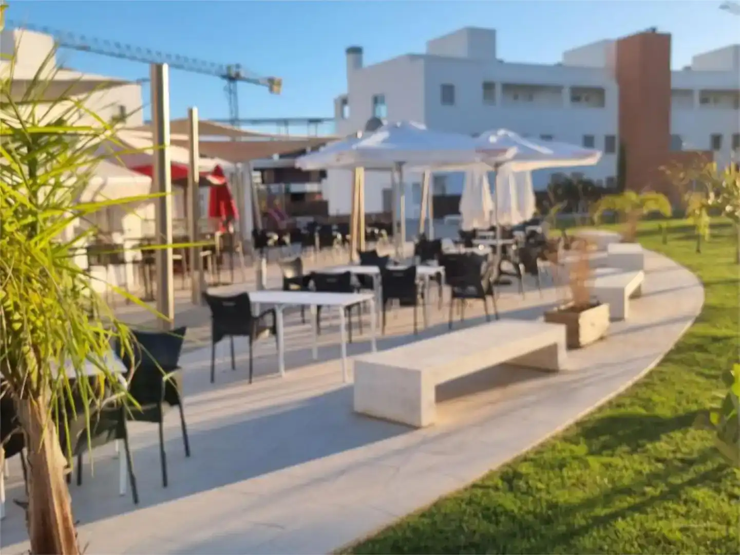 Terrasse von Wohnungen zur Miete in Chipiona mit Klimaanlage, Privatgarten und Schwimmbad