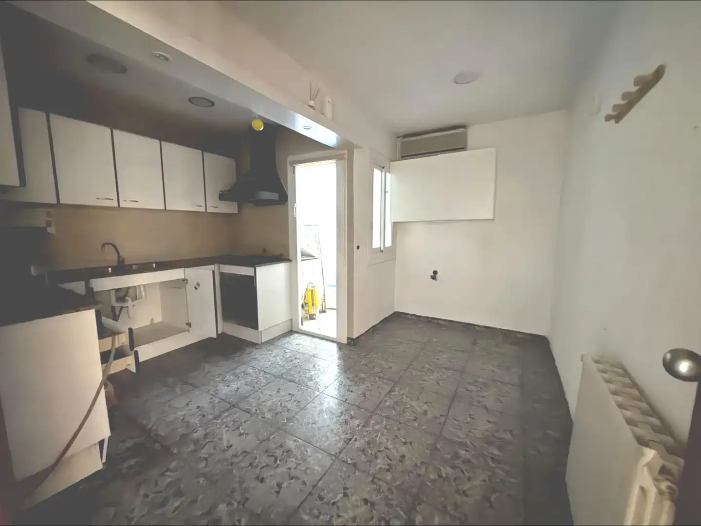 Cocina de Piso en venta en Sant Boi de Llobregat con Parquet y Balcón