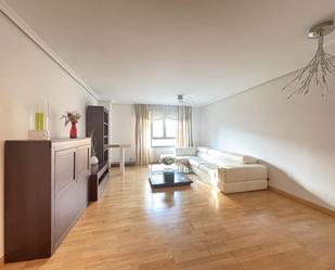 Living room of Flat to rent in  Madrid Capital  with Air Conditioner, Heating and Storage room