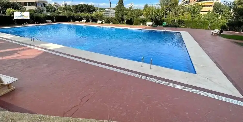 Piscina de Piso en venta en Alicante / Alacant con Terraza, Trastero y Piscina comunitaria