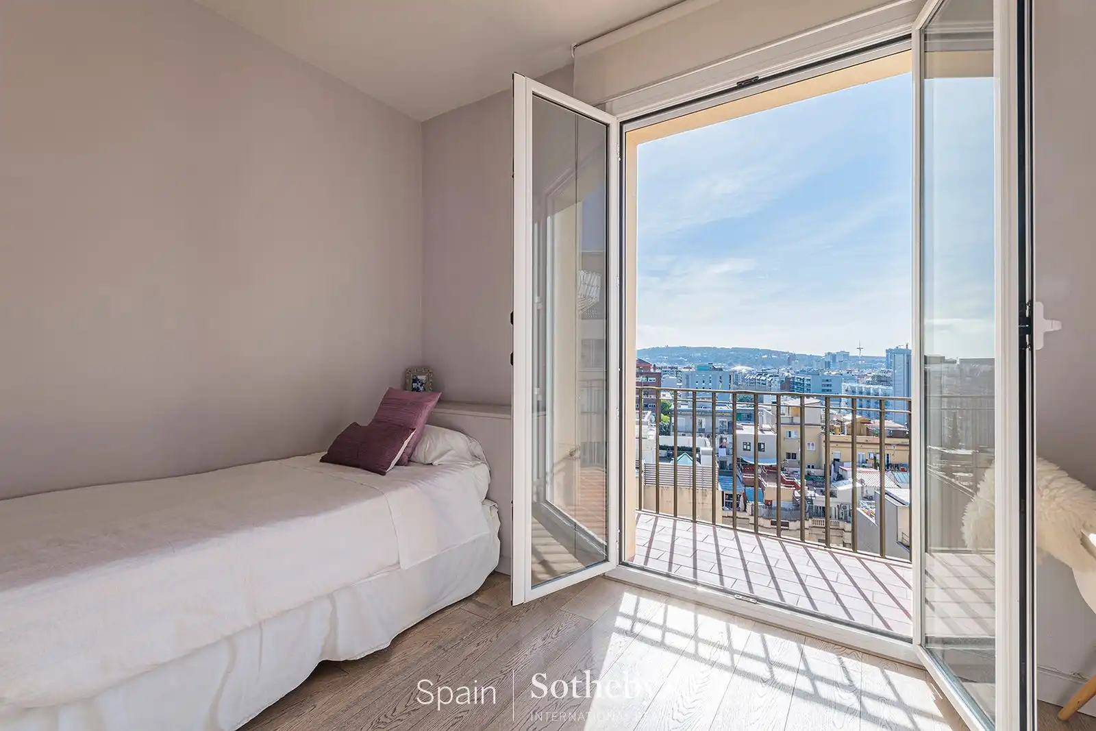 Dormitori de Àtic en venda en Barcelona amb Aire condicionat, Calefacció i Terrassa