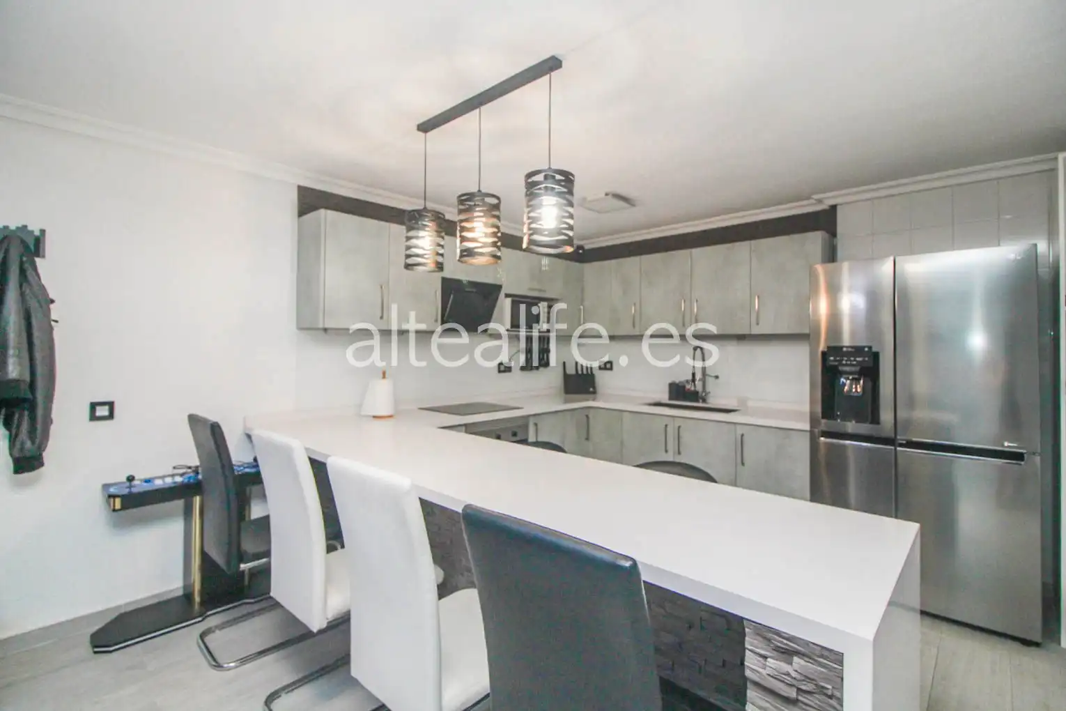 Cocina de Casa o chalet en venta en L'Alfàs del Pi con Aire acondicionado, Calefacción y Jardín privado