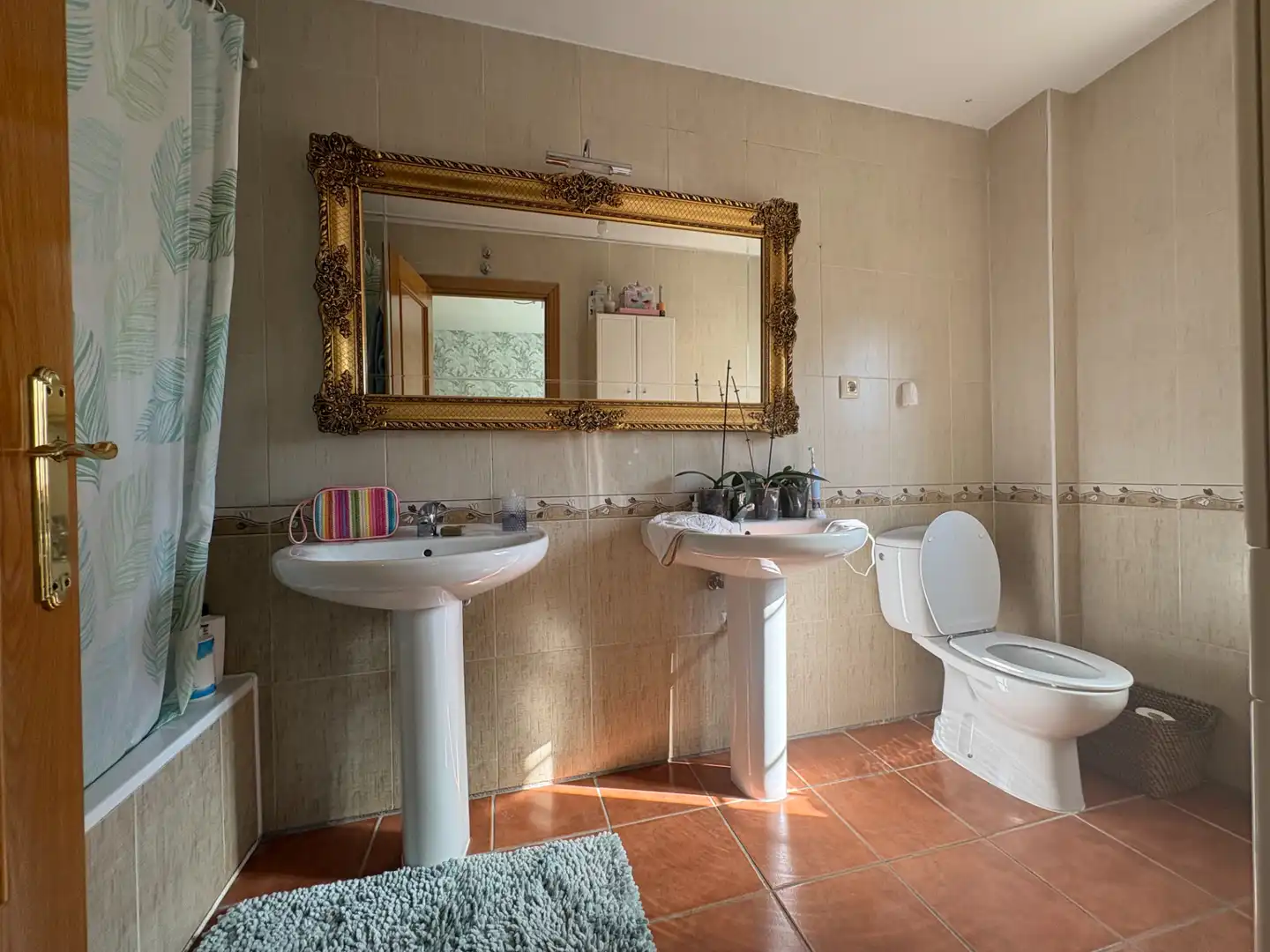 Bathroom of Houses for sale in El Viso de San Juan  with Air Conditioner, Private garden and Parquet flooring