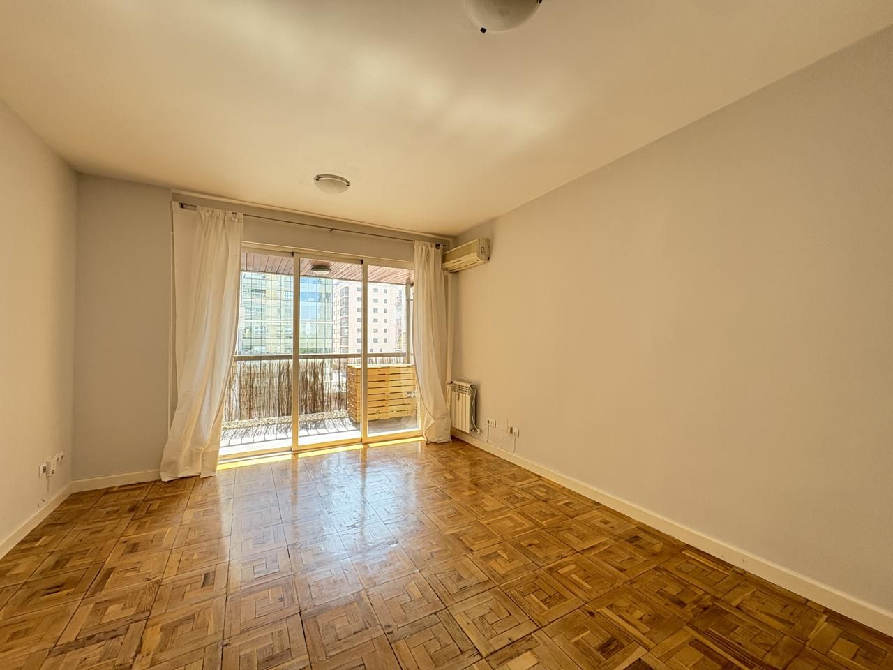 Bedroom of Apartment to rent in  Madrid Capital  with Air Conditioner, Heating and Parquet flooring