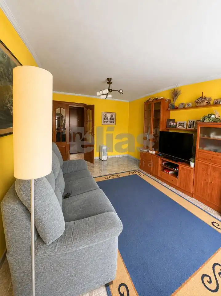 Wohnzimmer von Wohnung zur Miete in Zas mit Heizung und Abstellraum