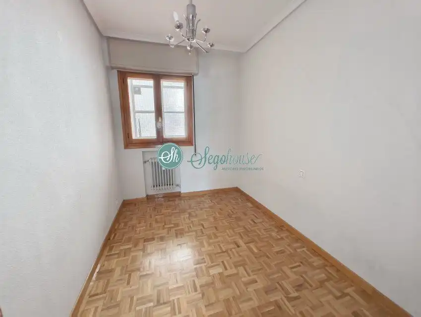 Habitación de Piso en venta en Segovia con Calefacción, Parquet y Trastero