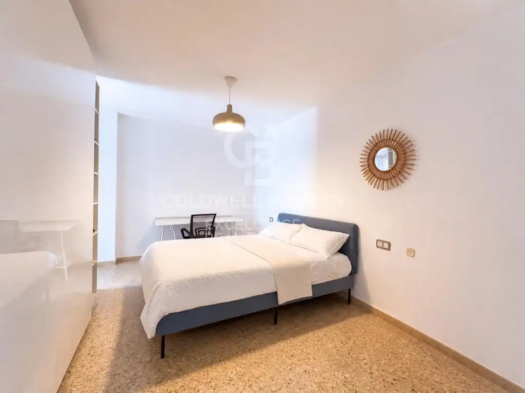 Bedroom of Flat for sale in Valencia