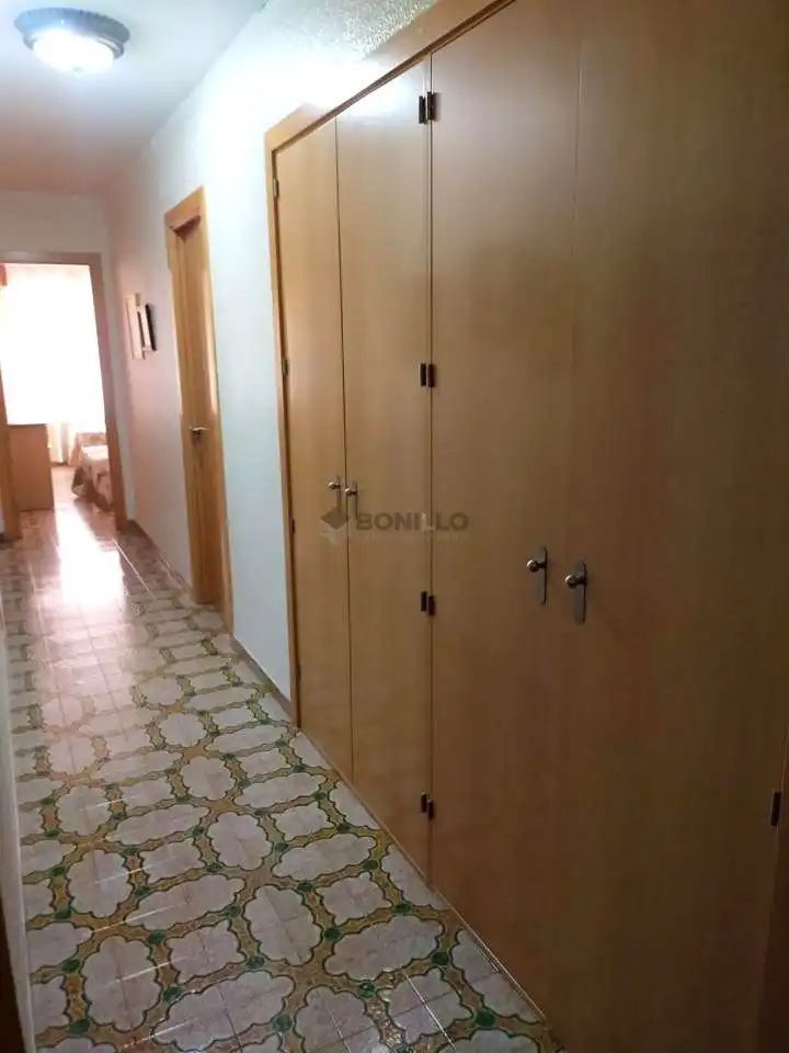 Wohnung zur Miete in Teruel mit Heizung, Terrasse und Abstellraum