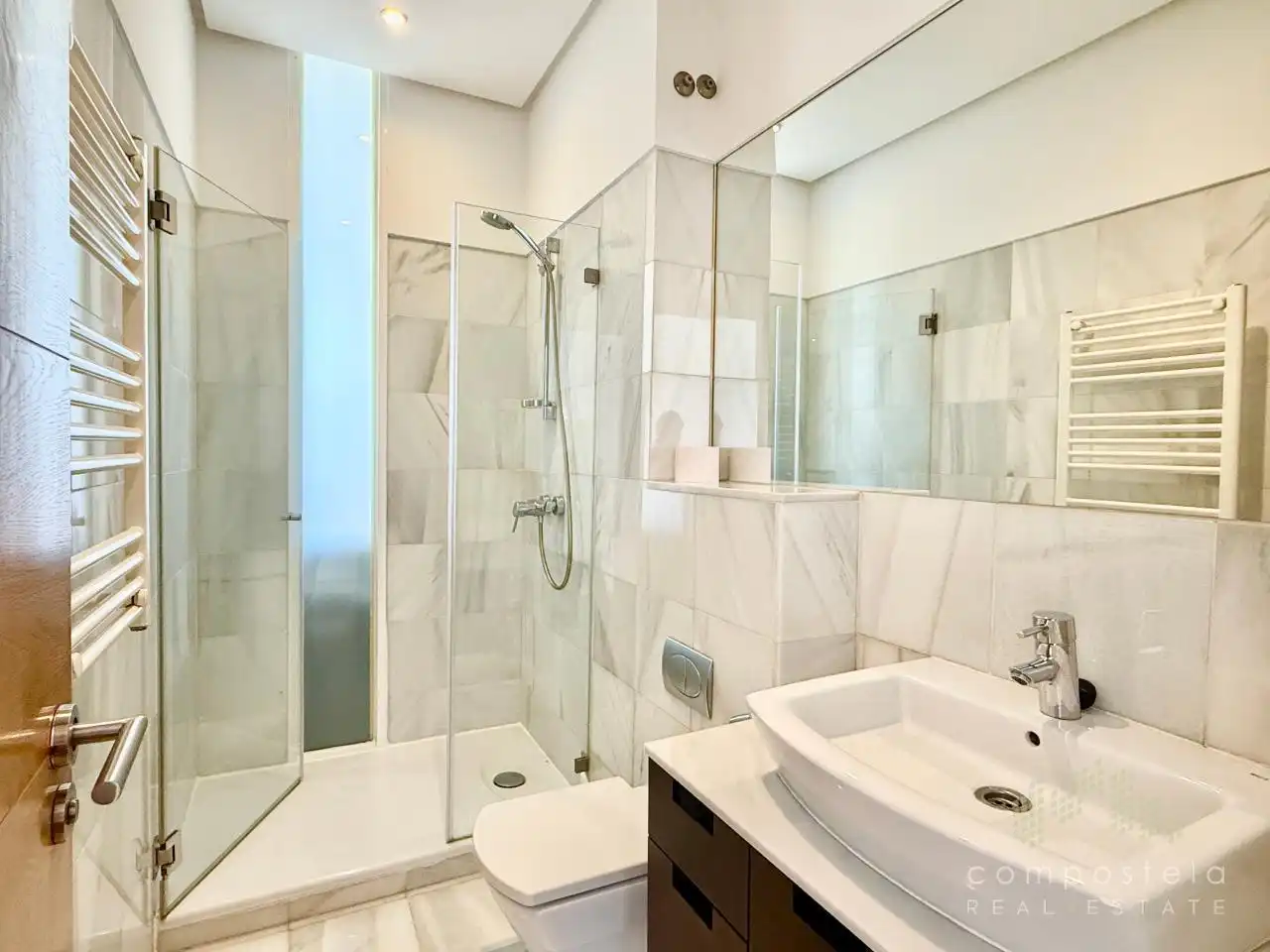 Badezimmer von Loft zum Verkauf in Ames mit Heizung, Parkett und Abstellraum