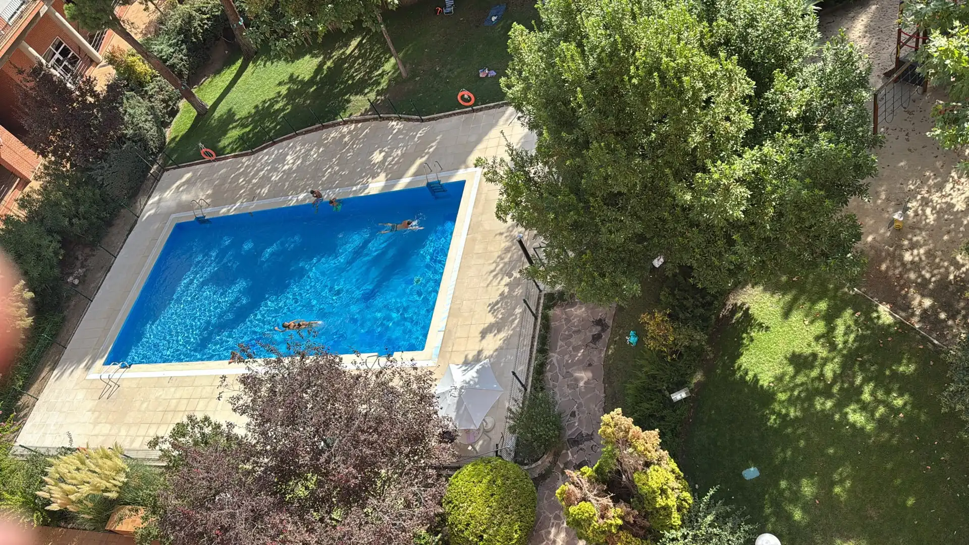 Piscina de Ático en venta en Madrid con Terraza, Trastero y Piscina