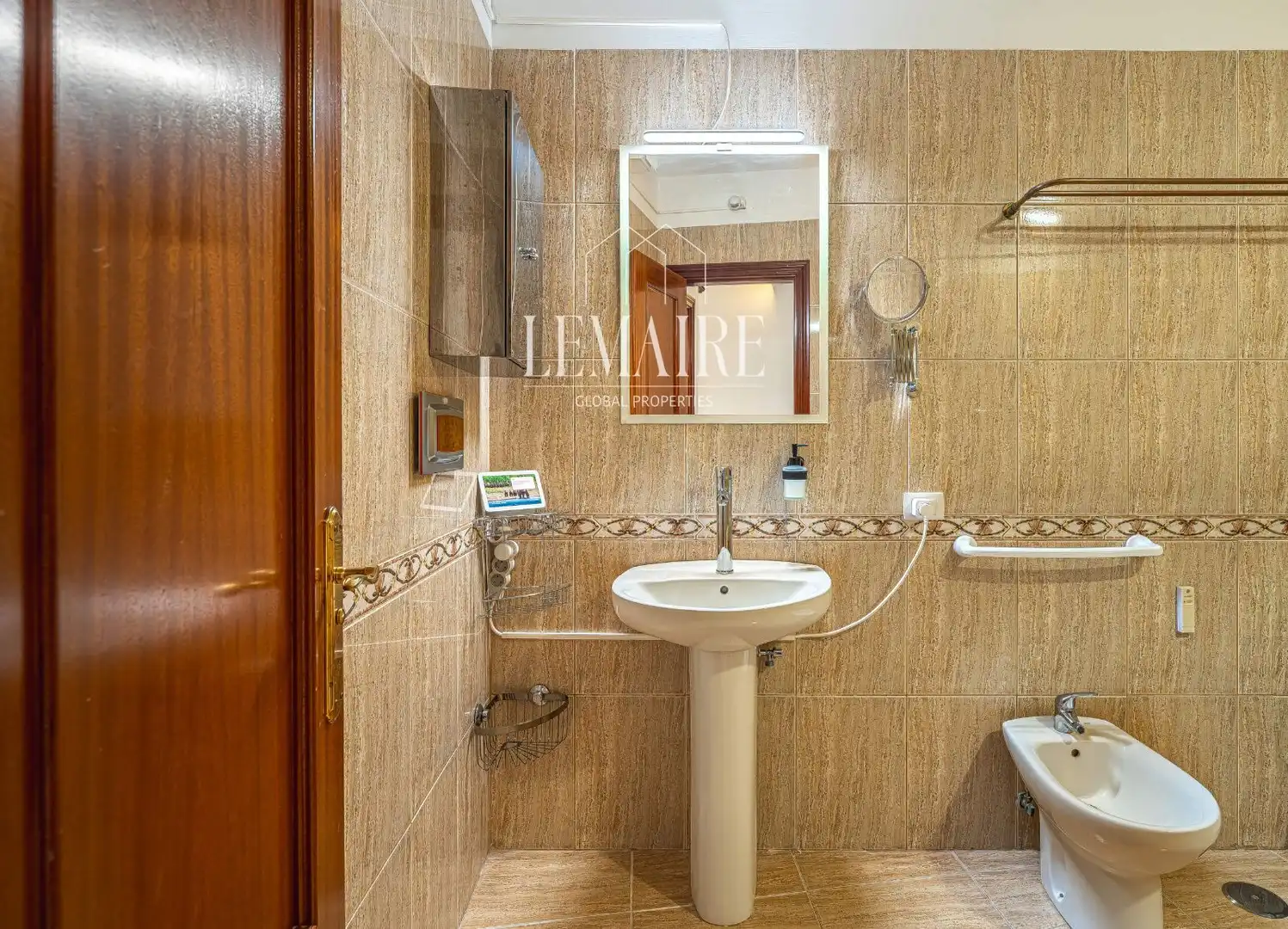 Baño de Piso en venta en Arona con Terraza y Amueblado