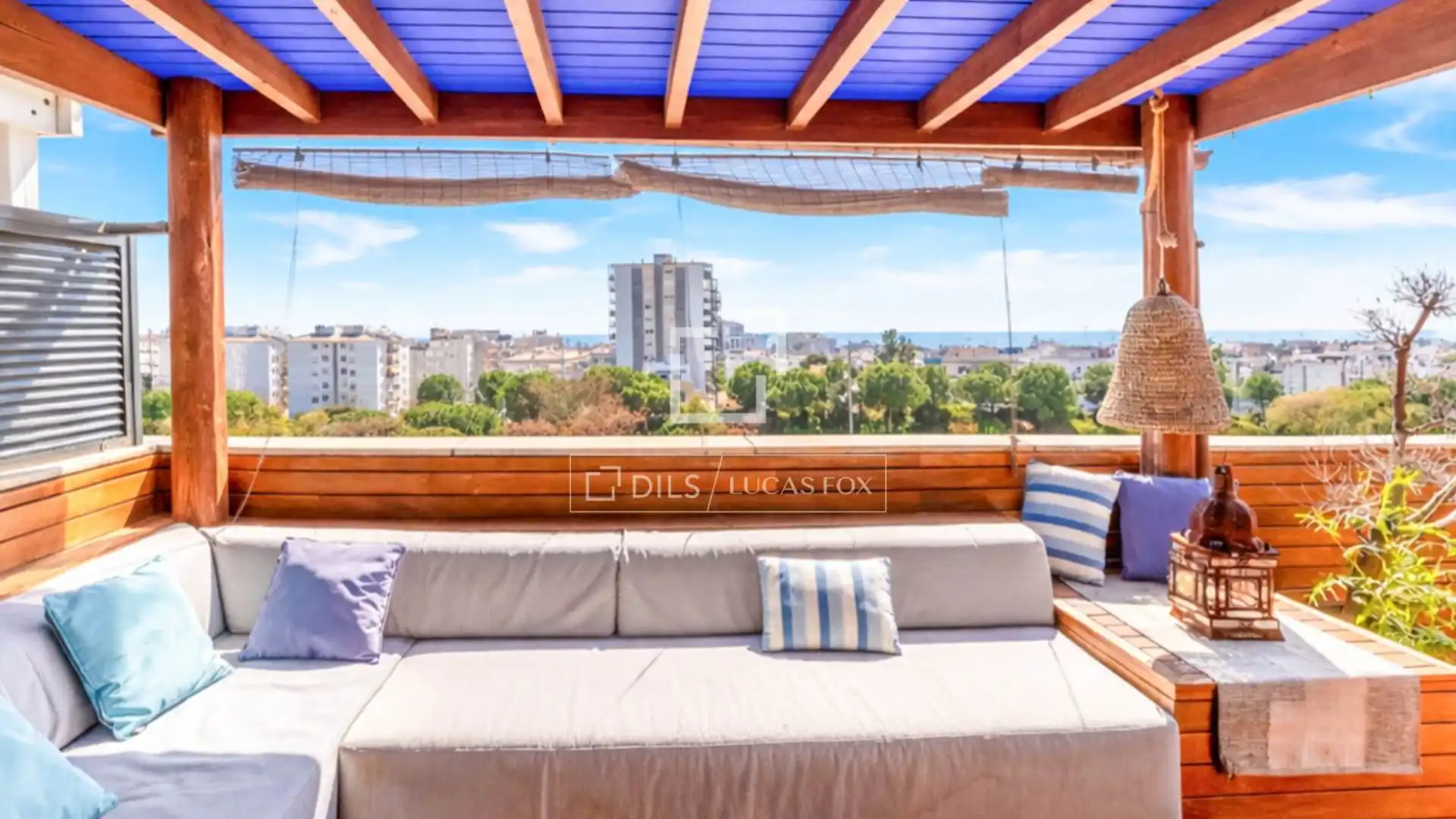 Terrasse von Dachboden zum Verkauf in Sitges mit Klimaanlage, Terrasse und Abstellraum