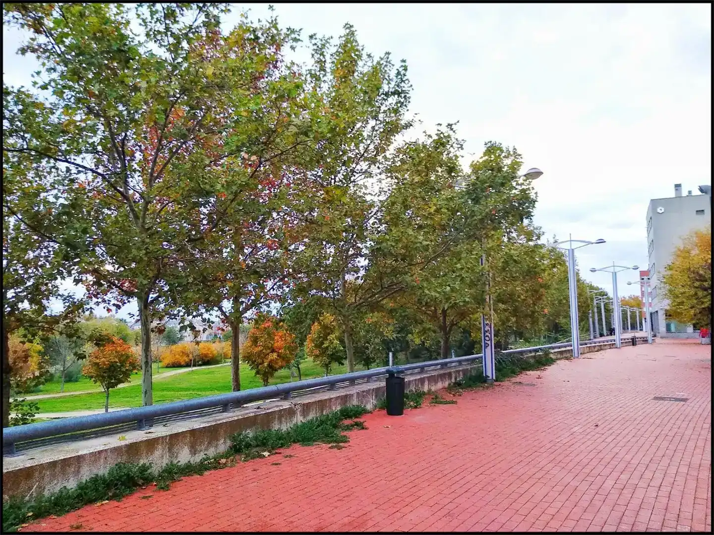 Vista exterior de Local en venta en Leganés