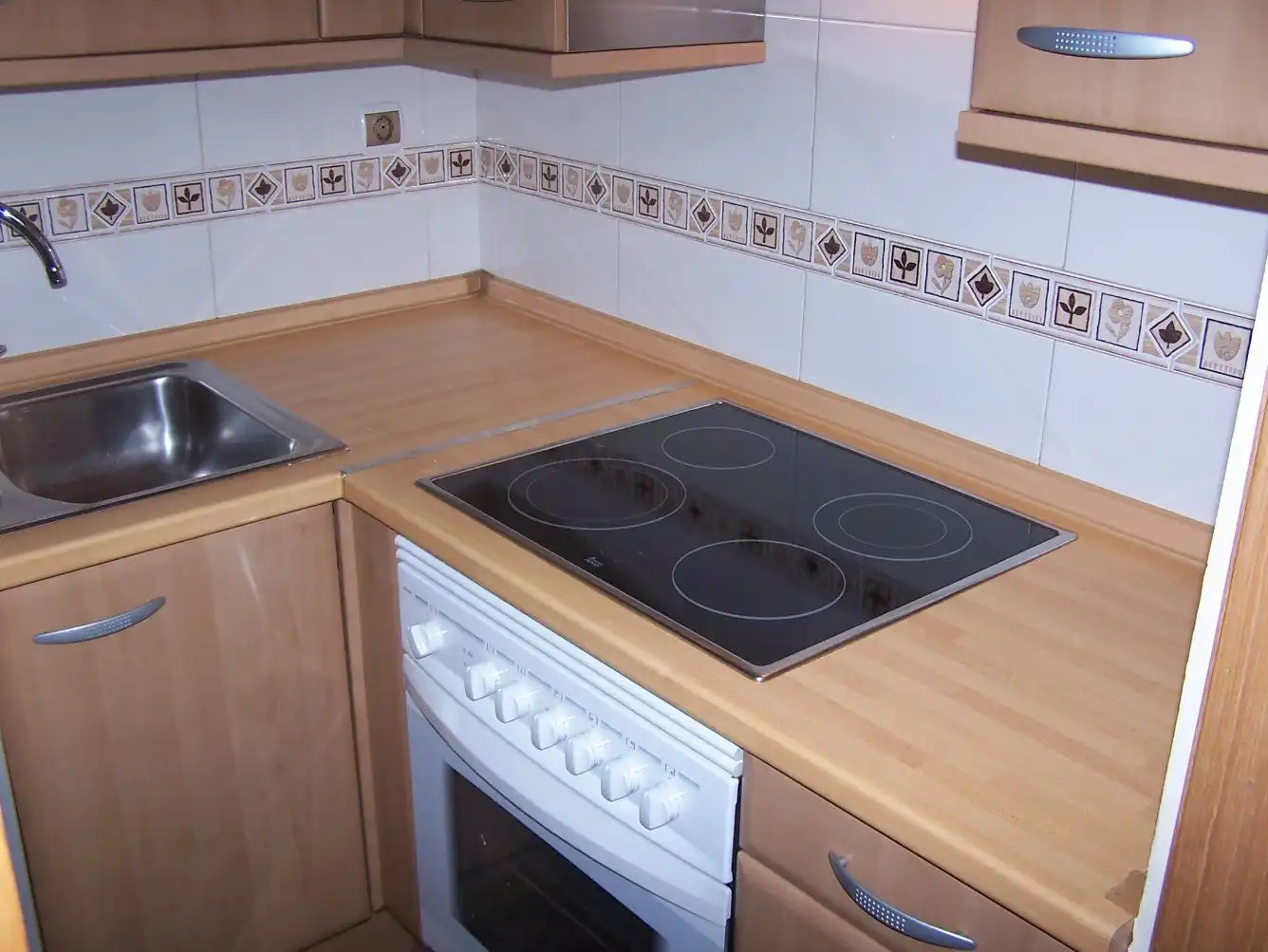 Kitchen of Flat for rent in Pozuelo de Alarcón  with Air Conditioner, Heating and Parquet flooring