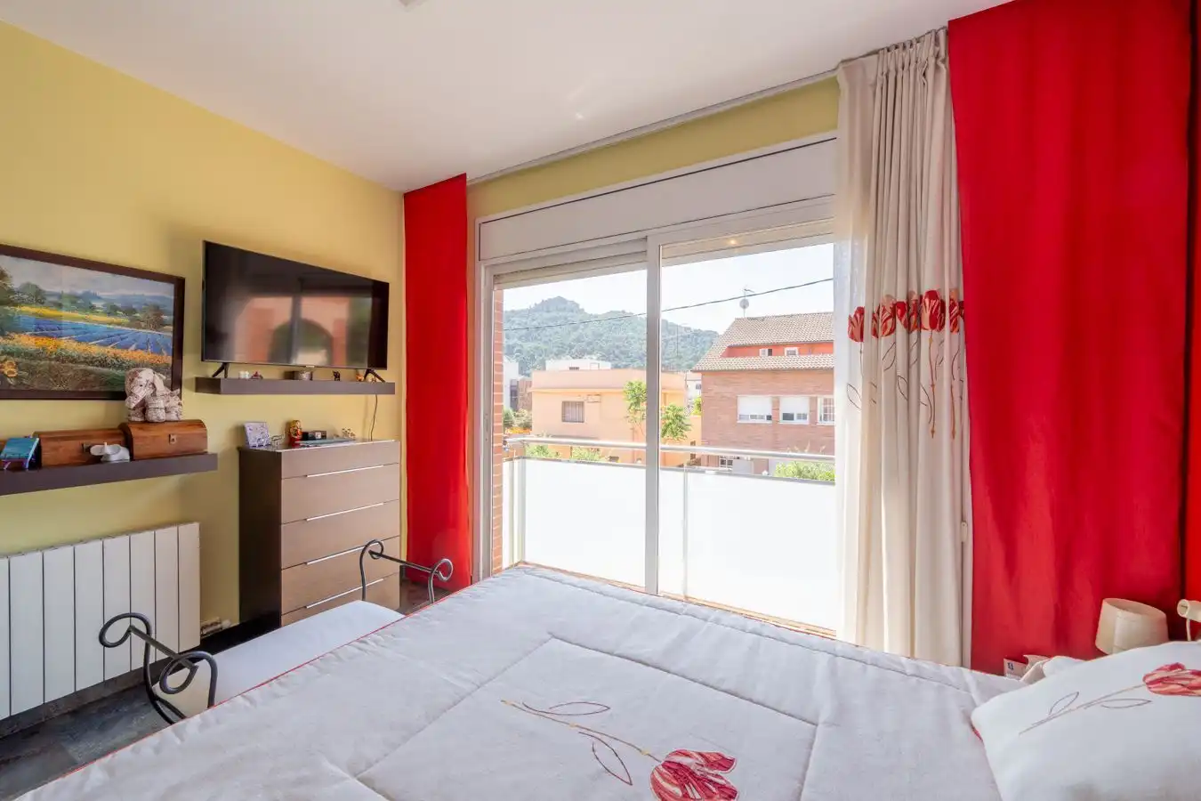 Dormitori de Casa adosada en venda en Montcada i Reixac amb Calefacció, Jardí privat i Terrassa
