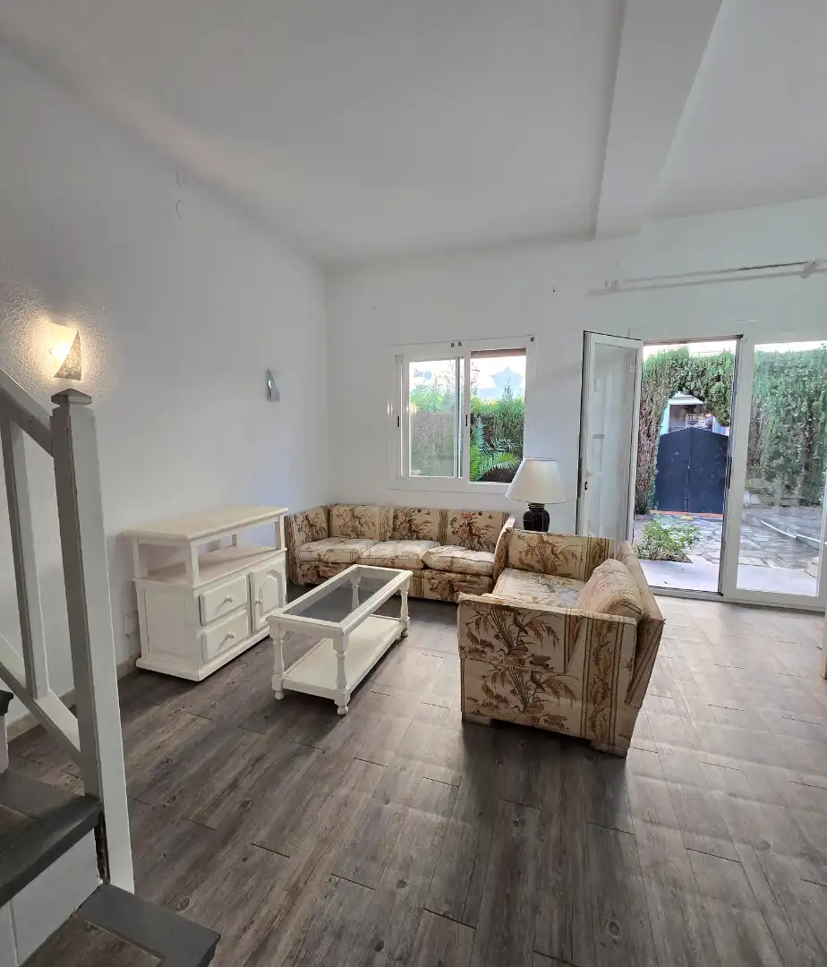 Wohnzimmer von Einfamilien-Reihenhaus zum Verkauf in Cambrils mit Privatgarten, Ofen und Gemeinschaftspool