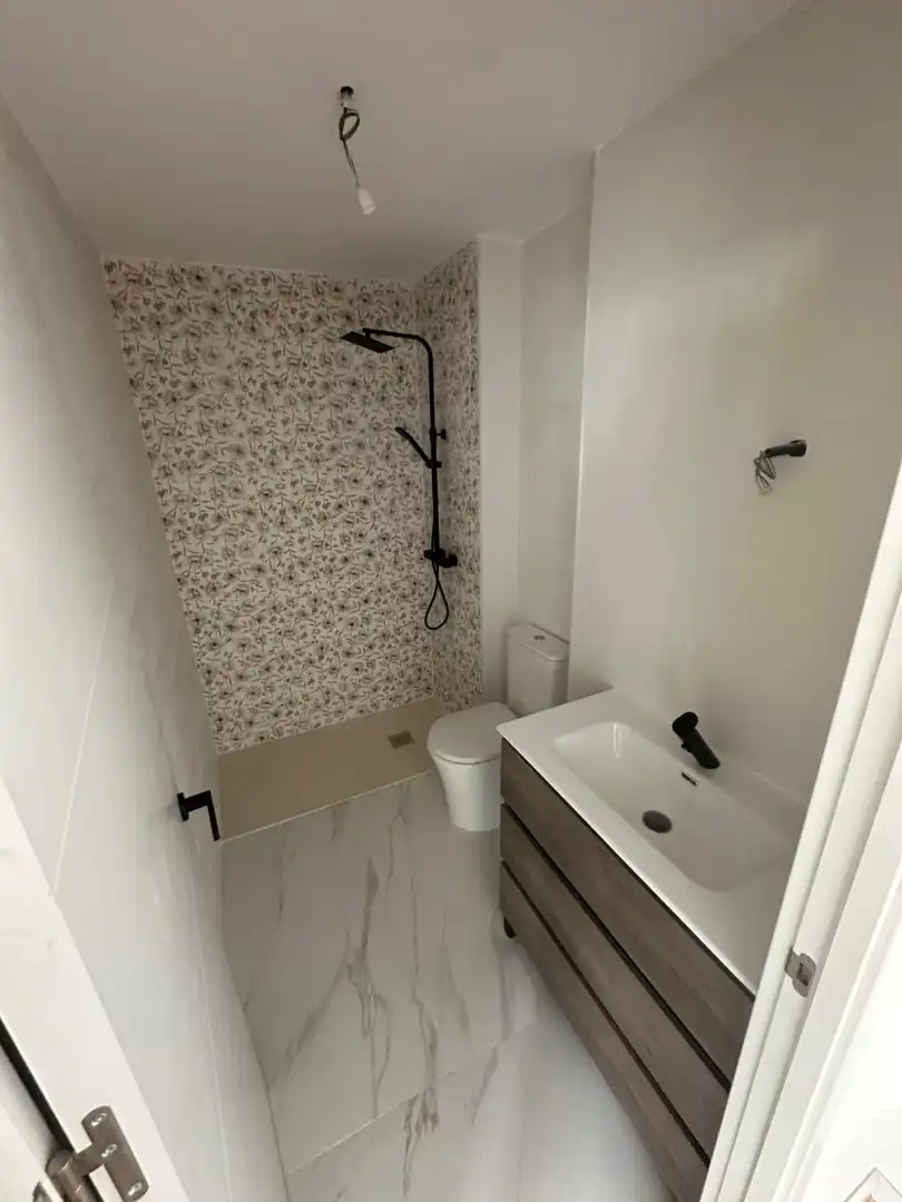 Bany de Apartament de lloguer en Salamanca amb Moblat, Forn i Rentadora