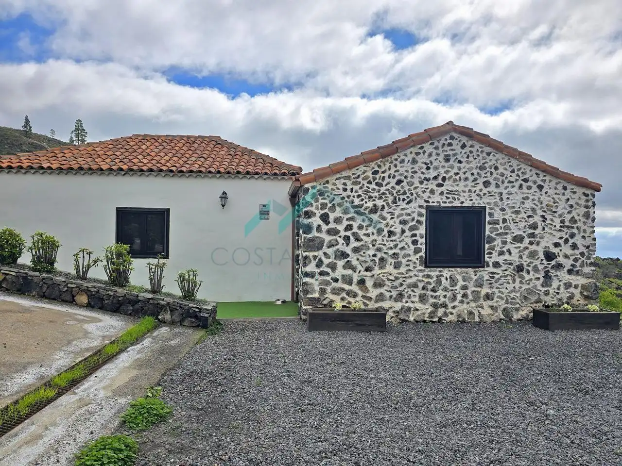 Vista exterior de Finca rústica en venda en Guía de Isora amb Jardí privat i Moblat