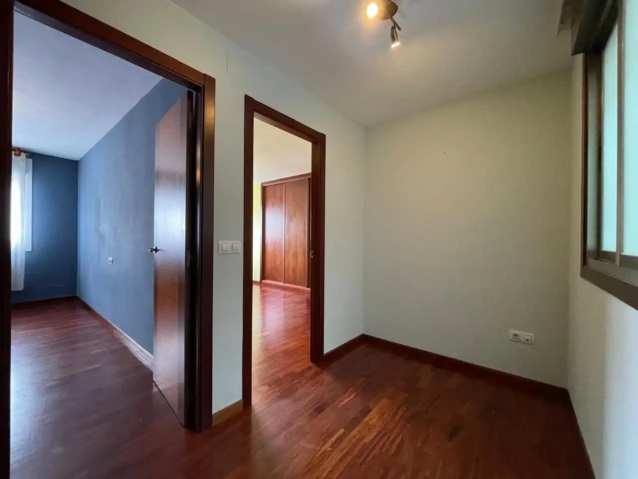 Dormitori de Pis en venda en Arteixo amb Calefacció, Parquet i Terrassa