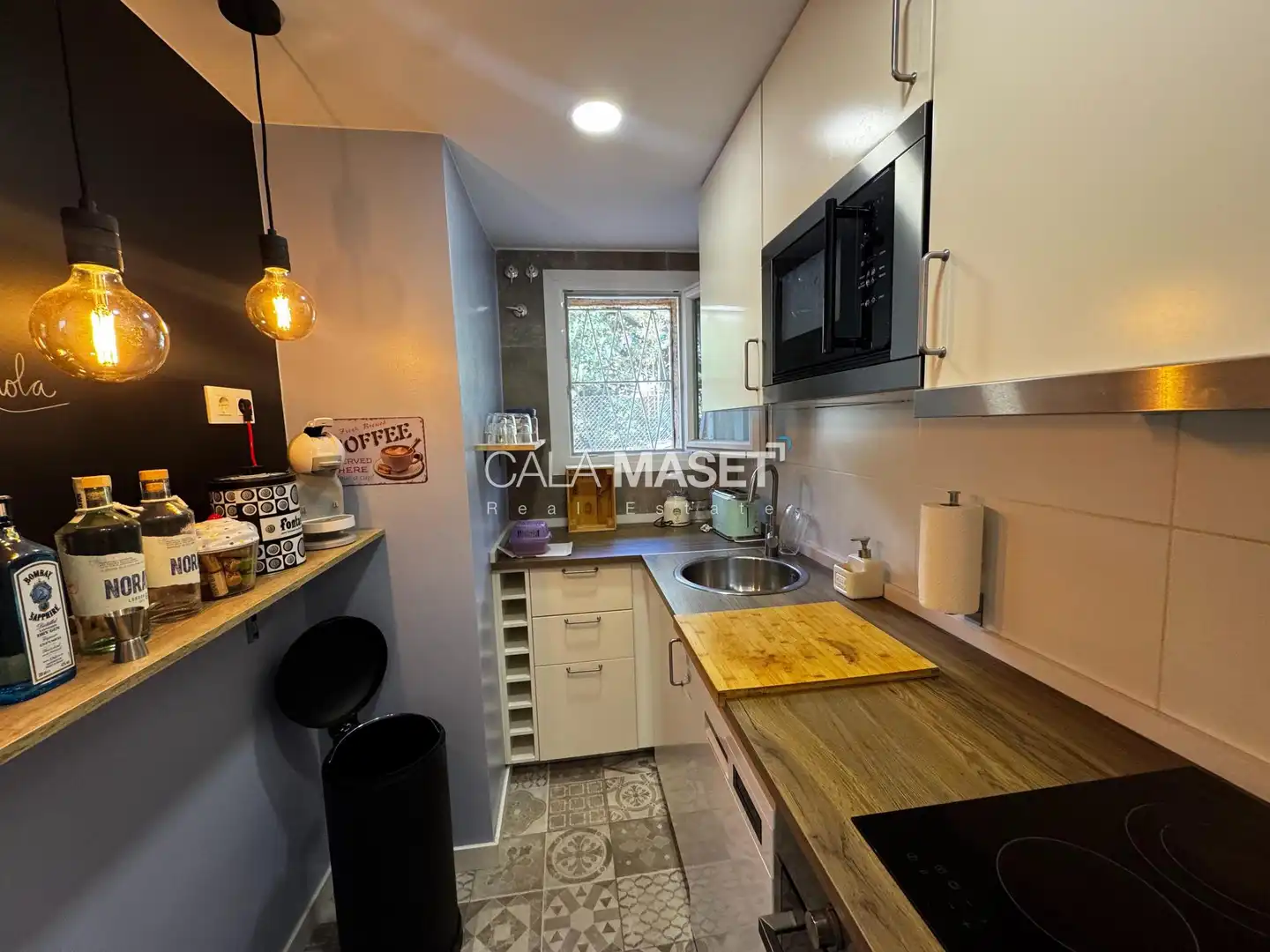 Cocina de Apartamento en venta en Castell d'Aro, Platja d'Aro i s'Agaró con Calefacción y Balcón