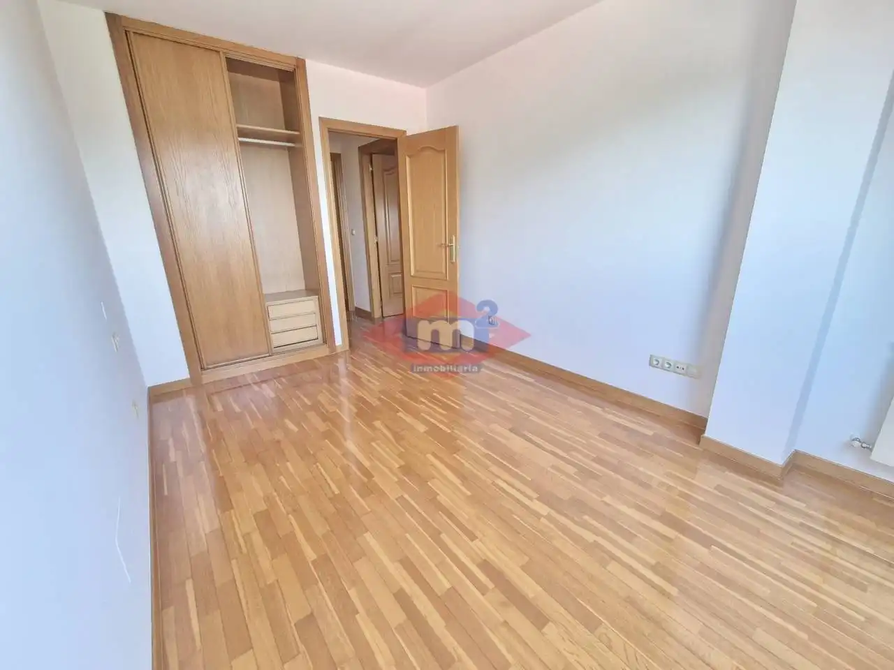 Schlafzimmer von Dachboden zum Verkauf in Salceda de Caselas mit Heizung und Parkett
