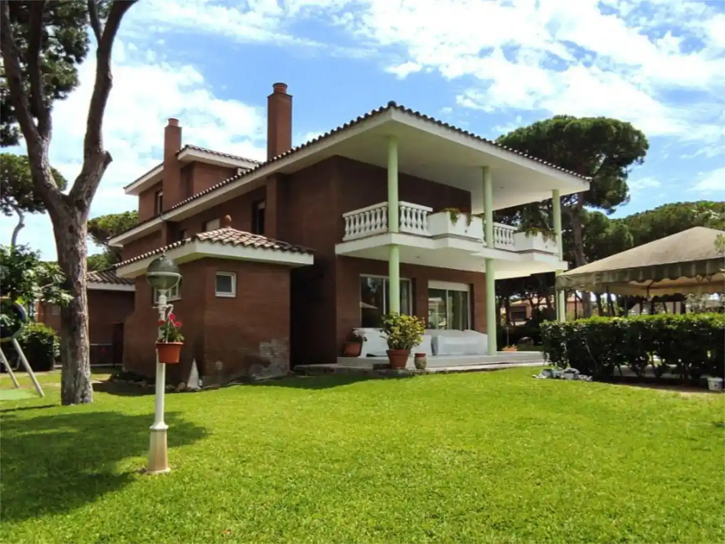 Jardí de Casa o xalet en venda en Castelldefels amb Aire condicionat, Piscina i Balcó