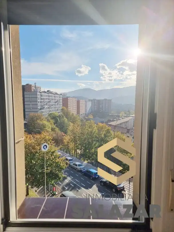 Vista exterior de Pis de lloguer en Bilbao  amb Calefacció i Terrassa