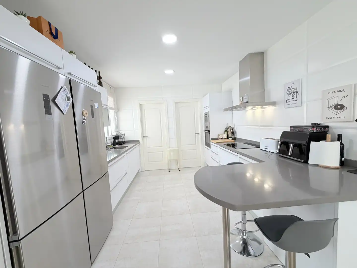Cocina de Casa adosada en venta en Espartinas con Aire acondicionado, Jardín privado y Parquet