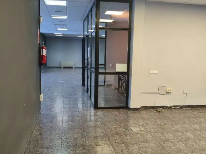 Oficina de alquiler en Peligros con Internet y Alarma
