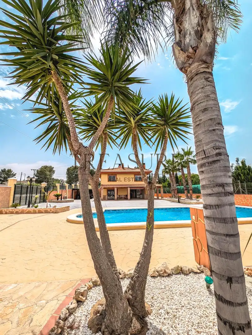 Vista exterior de Casa o chalet en venta en Molina de Segura con Trastero, Piscina y Amueblado