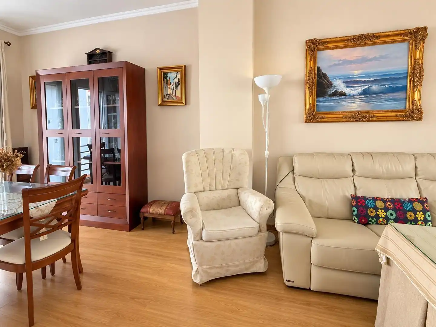 Sala d'estar de Casa adosada en venda en Oeste