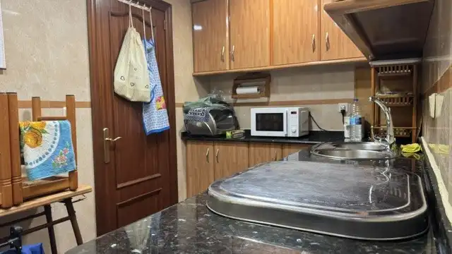 Küche von Wohnung zum Verkauf in Cornellà de Llobregat mit Klimaanlage, Heizung und Ofen