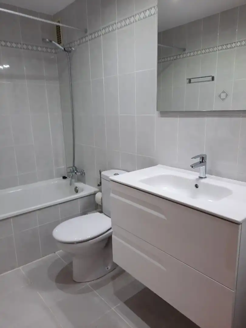 Bathroom of Flat for rent in Mislata  with Air Conditioner, Furnished and Balcony