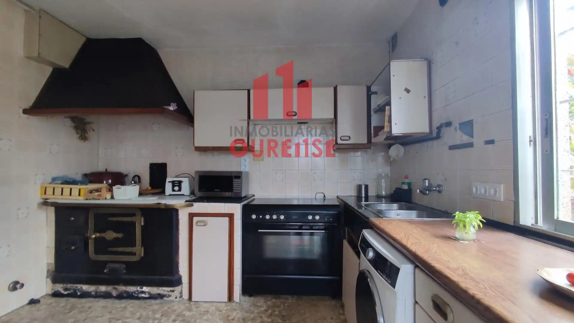 Kitchen of Houses for sale in Ourense Capital   with Private garden, Terrace and Storage room