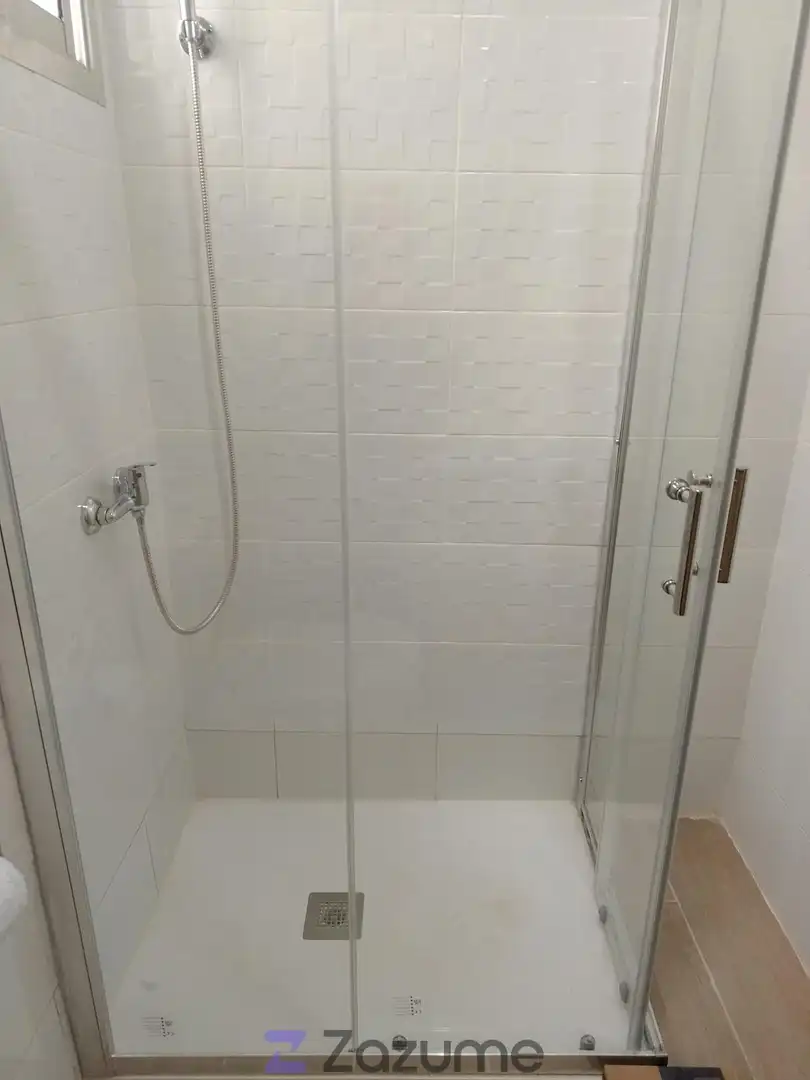 Baño de Piso de alquiler en Camas con Lavadora y Balcón