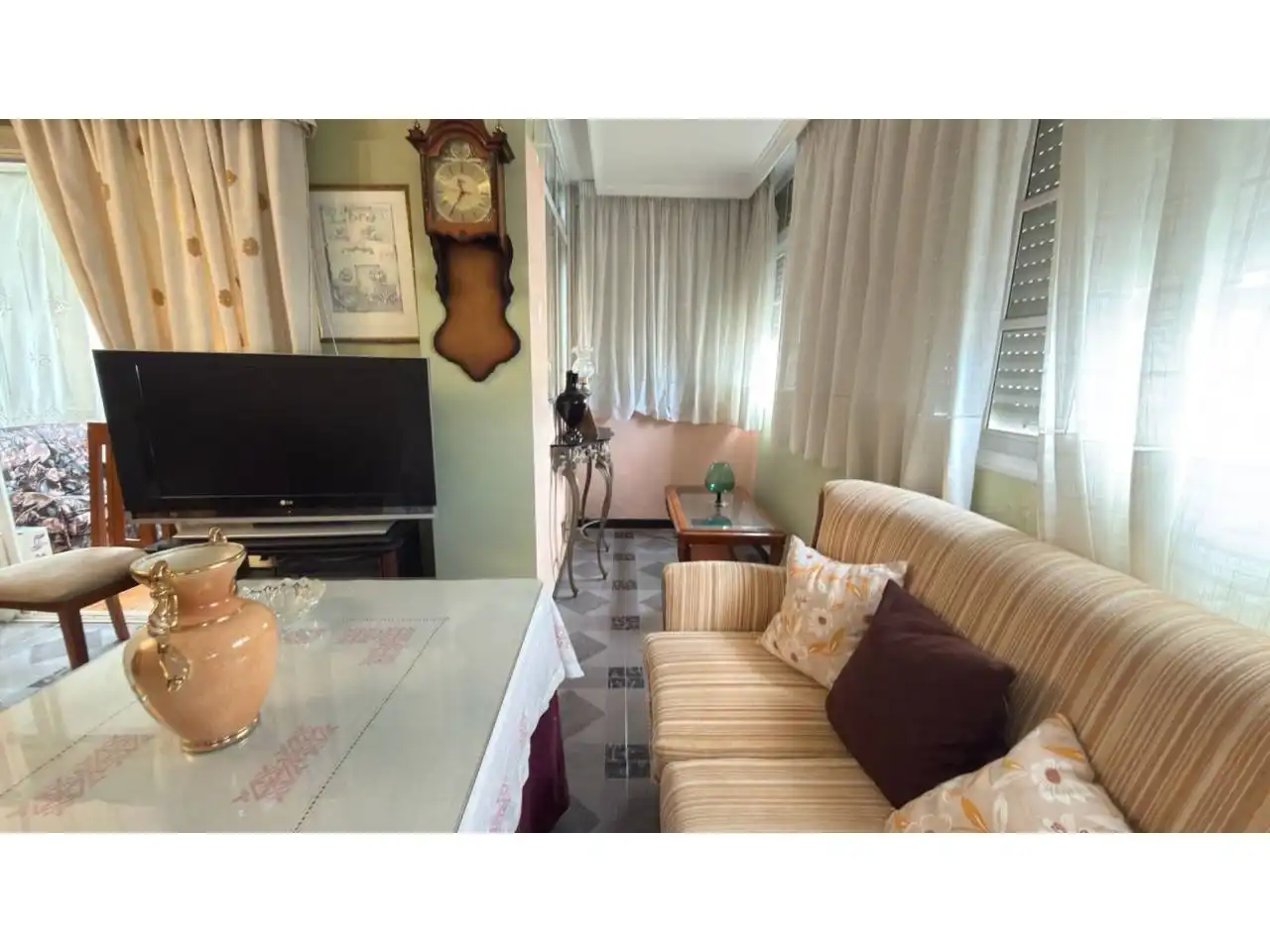 Sala de estar de Piso en venta en Vélez-Málaga con Aire acondicionado, Terraza y Piscina comunitaria
